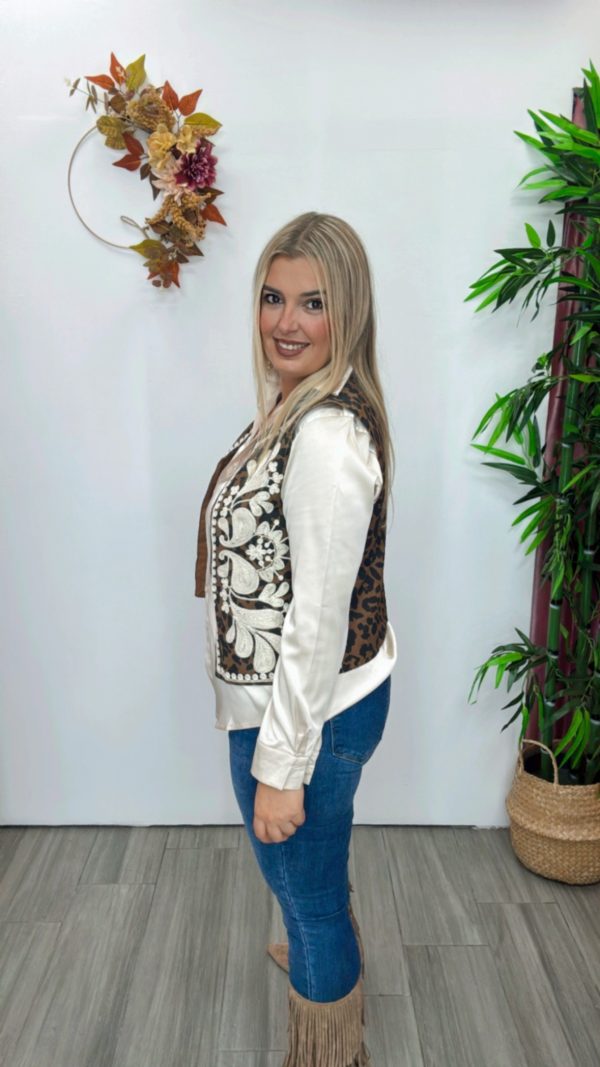 Chaleco print bordado