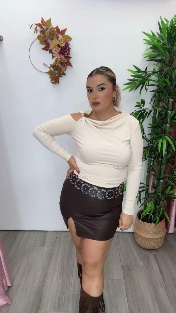 Camiseta chapa canale beige - Imagen 4